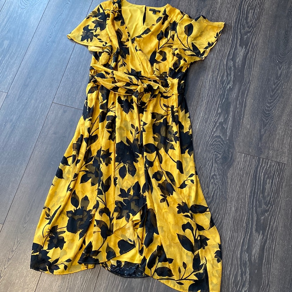 Beautiful Complimentary yellow & Black Floral Dress size 18 Lane Bryant